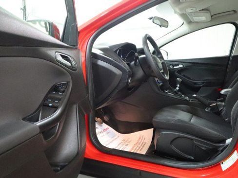 Used 2017 Ford Focus SE FWD image 9