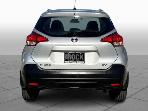 Used 2018 Nissan Kicks SV image 4