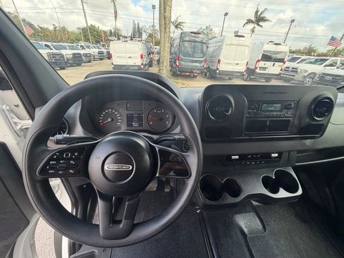 Used 2021 Freightliner Sprinter 3500 image 13