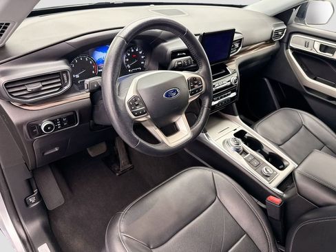 Used 2023 Ford Explorer Limited w/ Equipment Group 301A image 9