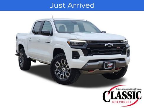 Used 2024 Chevrolet Colorado Z71 w/ Z71 Convenience Package 2 AWD/4WD image 3