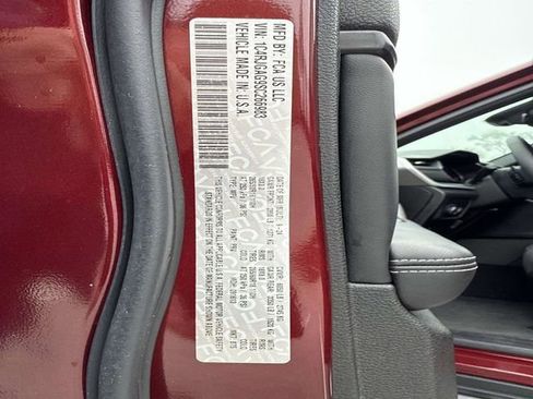 Used 2025 Jeep Grand Cherokee Laredo X image 35