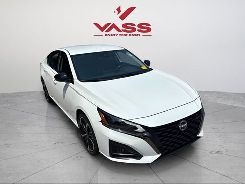 Used 2024 Nissan Altima 2.5 SR FWD image 7