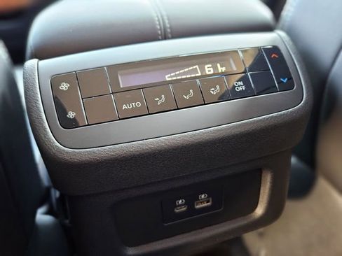 New 2025 Nissan Pathfinder SL w/ Black Appearance Package image 29