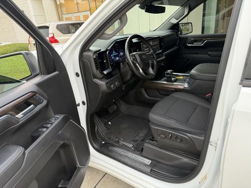 Used 2024 Chevrolet Silverado 1500 RST AWD/4WD image 5