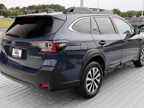 Certified 2025 Subaru Outback Premium AWD/4WD image 5