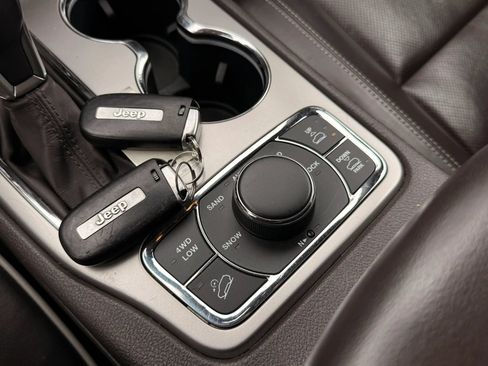 Used 2019 Jeep Grand Cherokee Overland AWD/4WD image 21