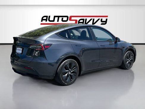 Used 2025 Tesla Model Y Long Range AWD/4WD image 7