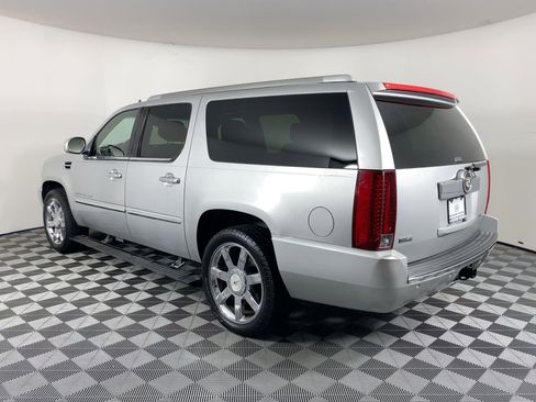 Used 2011 Cadillac Escalade ESV Premium image 3