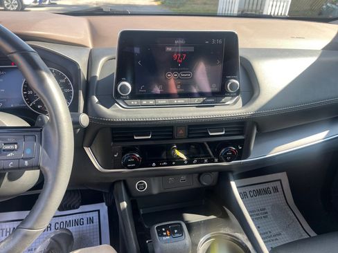 Used 2023 Nissan Rogue SV w/ SV Premium B Package image 19