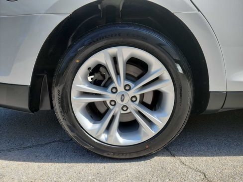 Used 2015 Ford Taurus SEL FWD image 12