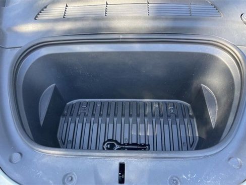 Used 2023 Tesla Model Y Long Range image 34