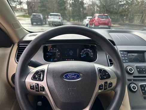 Used 2018 Ford Taurus SE image 28