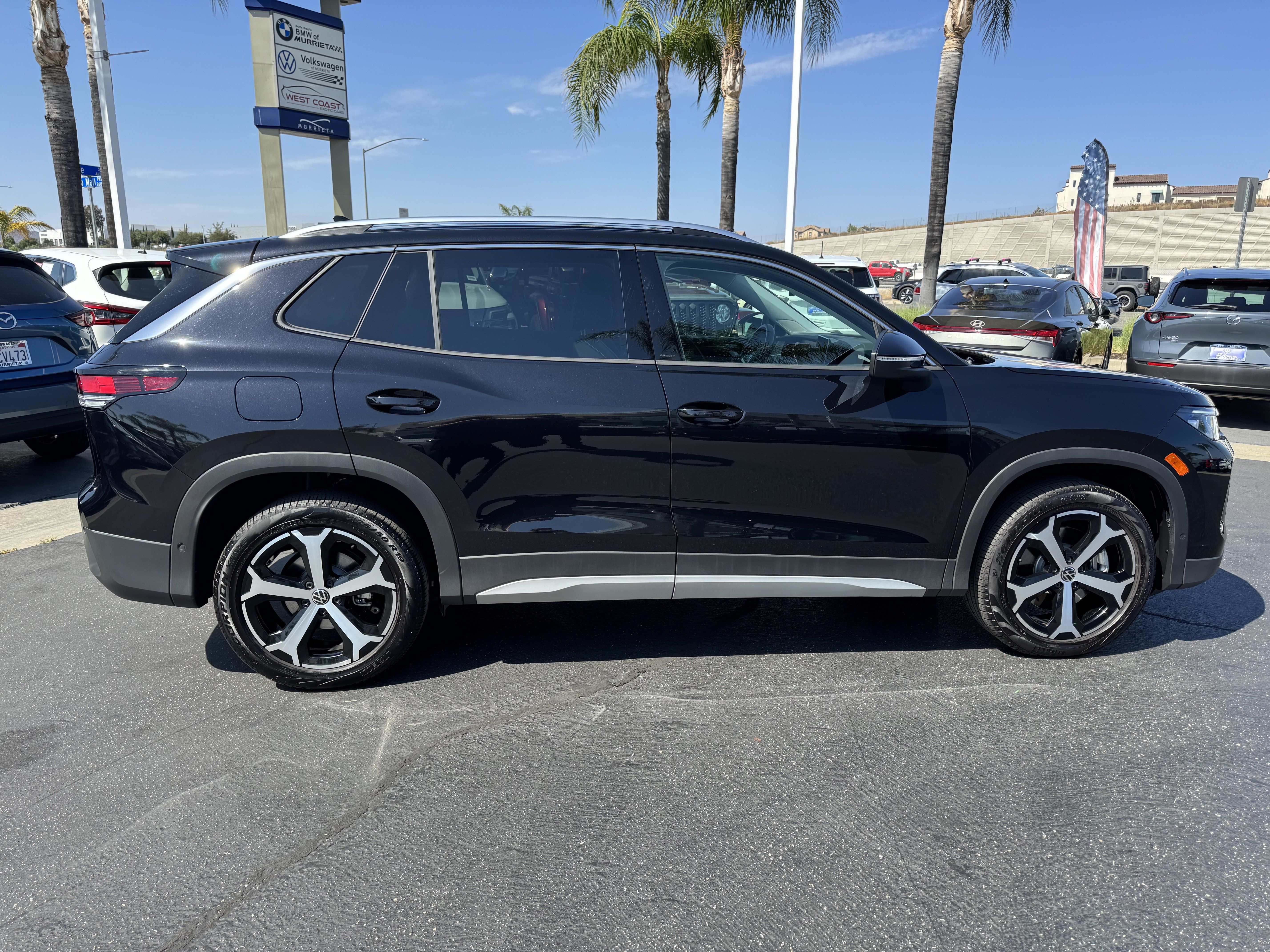 Certified 2025 Volkswagen Tiguan SE AWD/4WD image 10
