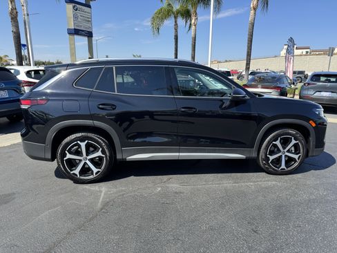 Certified 2025 Volkswagen Tiguan SE AWD/4WD image 10