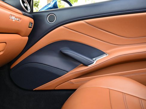 Used 2015 Ferrari California T RWD image 60