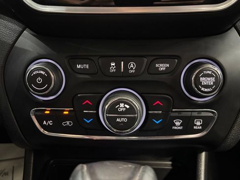 Used 2019 Jeep Cherokee Limited AWD/4WD image 26