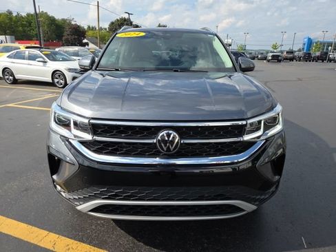 Used 2024 Volkswagen Taos SEL AWD/4WD image 2