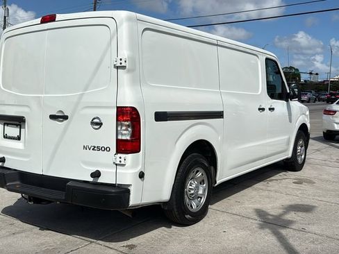 Used 2021 Nissan NV 2500 SV image 16