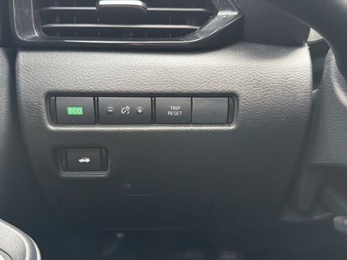 Used 2025 Nissan Sentra SV image 26