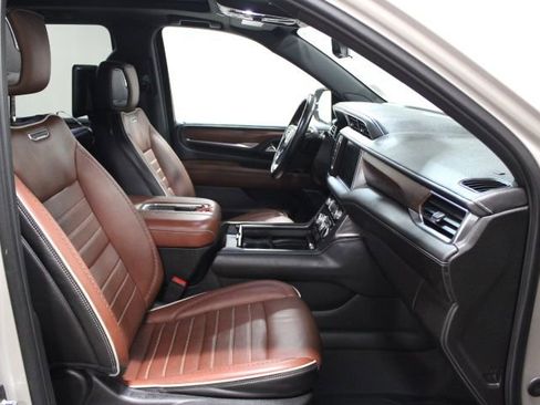 Used 2023 GMC Yukon XL Denali Ultimate w/ LPO, Floor Liner Package image 27