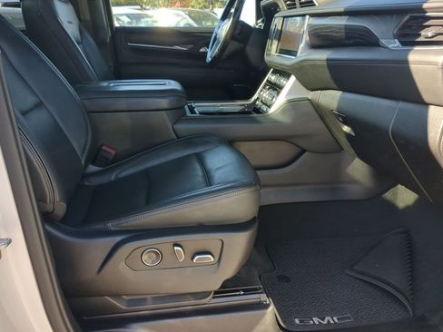 Used 2021 GMC Yukon Denali w/ Denali Premium Package image 25