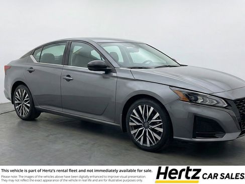 Used 2025 Nissan Altima 2.5 SV FWD image 1