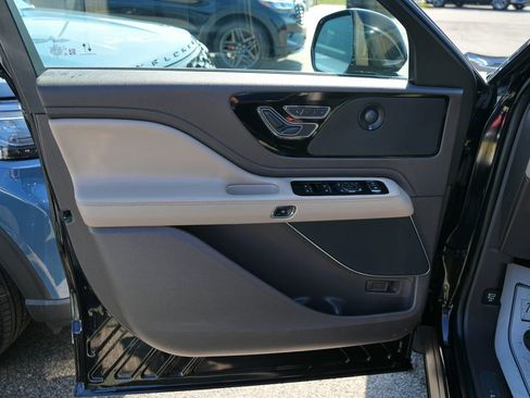 Used 2020 Lincoln Aviator Reserve AWD/4WD image 14