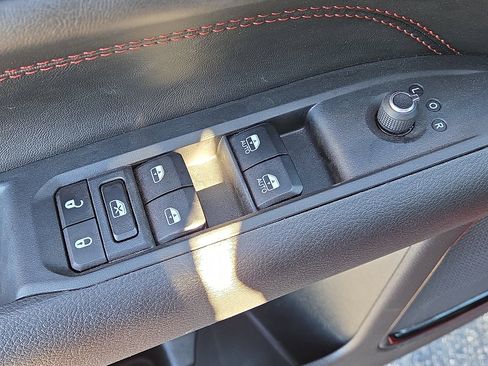 Used 2025 Jeep Compass Trailhawk image 13