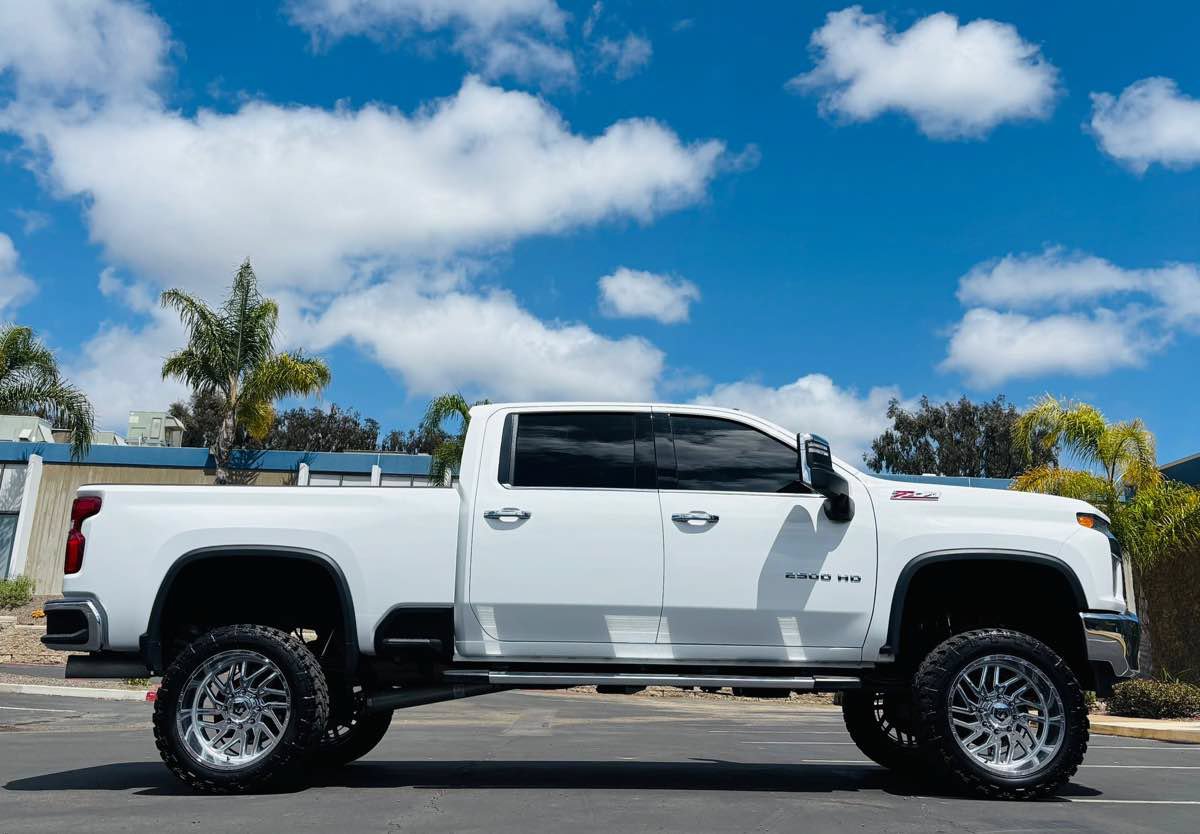 Used 2021 Chevrolet Silverado 2500 LTZ w/ LTZ Convenience Package AWD/4WD image 7