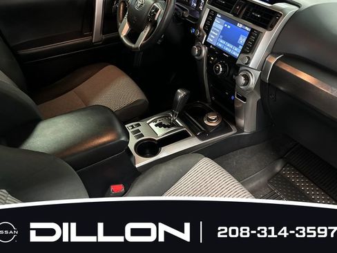 Used 2022 Toyota 4Runner SR5 AWD/4WD image 17