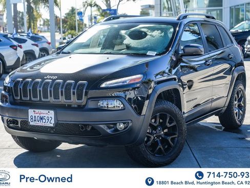 Used 2018 Jeep Cherokee Trailhawk image 1