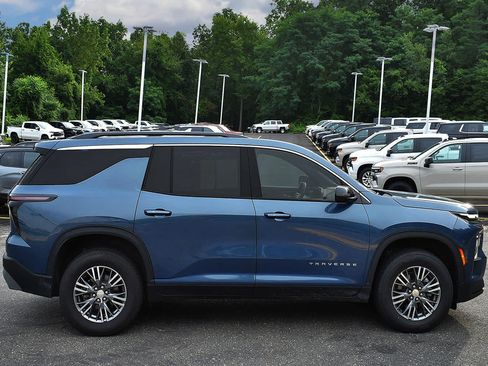 Used 2026 Chevrolet Traverse LT AWD/4WD image 6
