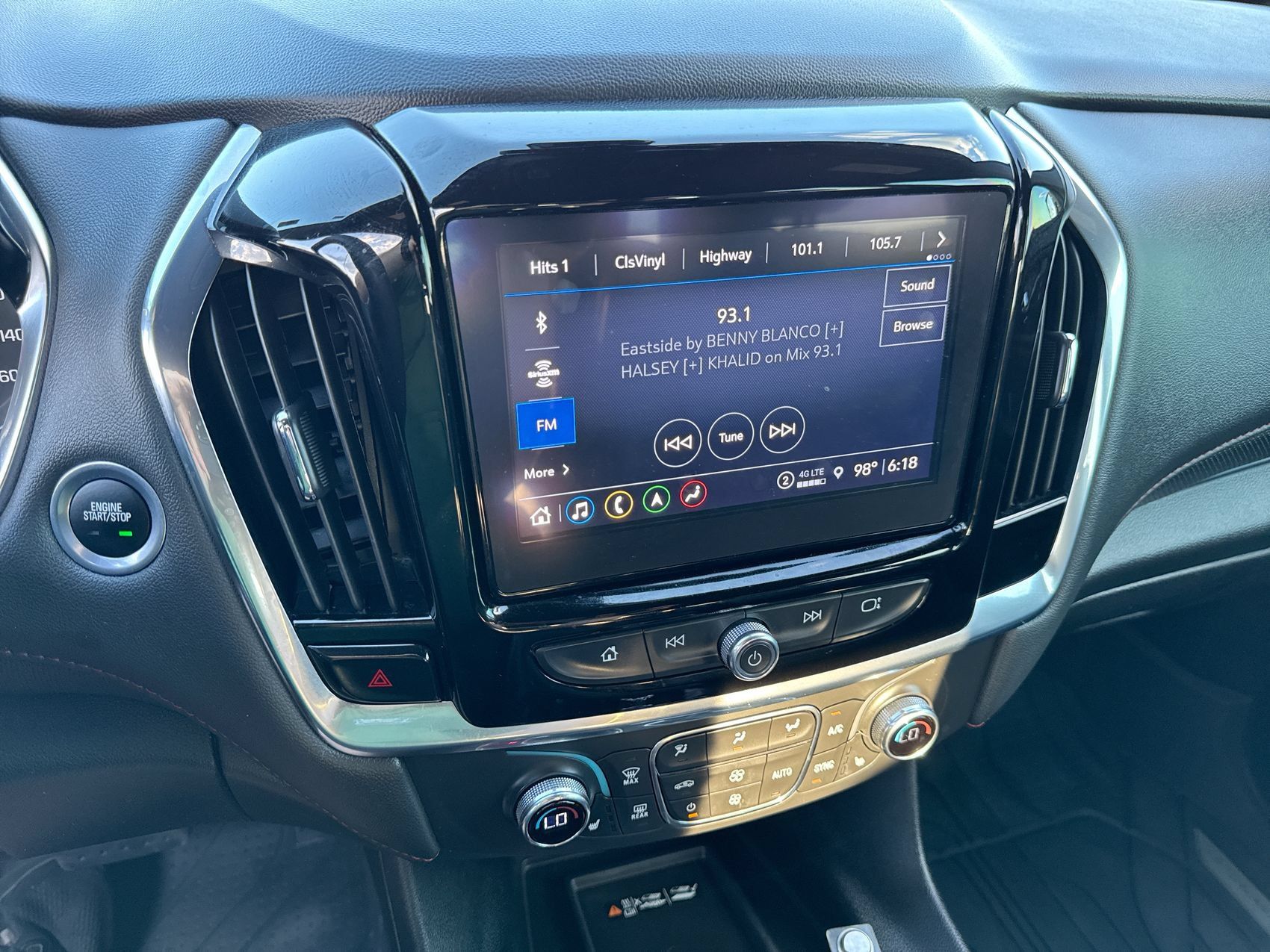 Used 2023 Chevrolet Traverse RS FWD image 16