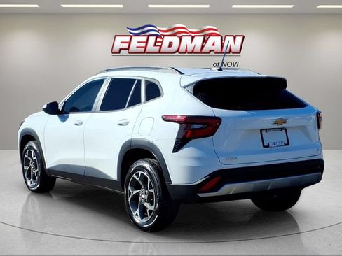 Used 2024 Chevrolet Trax LT FWD image 3