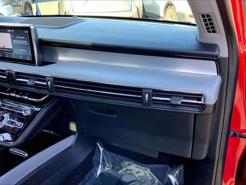 Used 2021 Lincoln Corsair AWD w/ Premium Package image 18