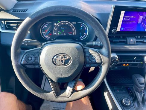 Used 2025 Toyota RAV4 LE AWD/4WD image 14