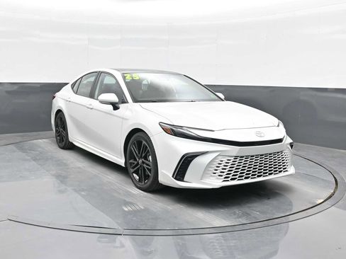 Used 2025 Toyota Camry XSE image 6