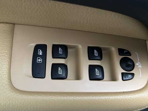 Used 2018 Volvo XC60 T5 Momentum w/ Convenience Package image 21