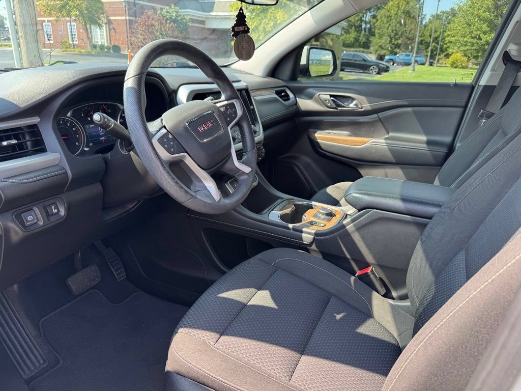 Used 2022 GMC Acadia SLE w/ Driver Convenience Package FWD image 14