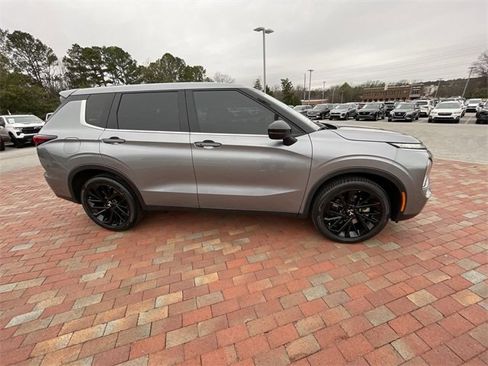 Used 2022 Mitsubishi Outlander SE image 37