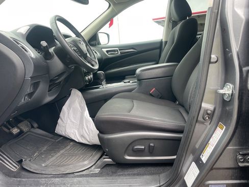 Used 2020 Nissan Pathfinder SV image 11