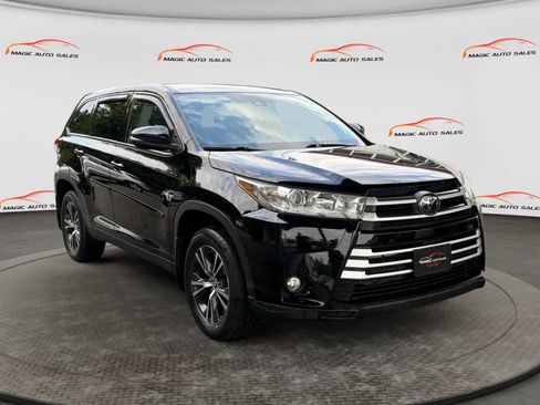 Used 2019 Toyota Highlander Plus w/ Protection Package #3 AWD/4WD image 5