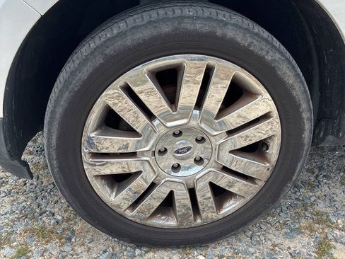 Used 2010 Ford Edge Limited AWD/4WD image 13