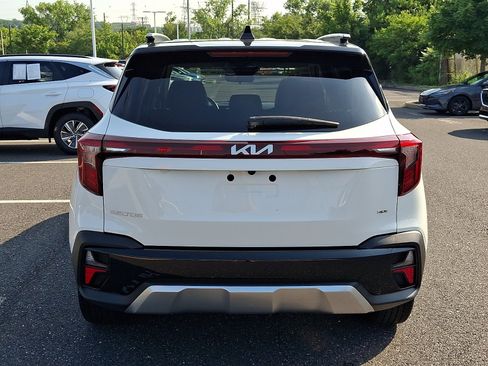 Used 2024 Kia Seltos S AWD/4WD image 5