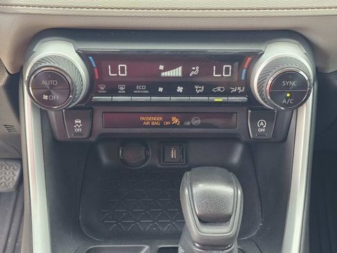 Used 2021 Toyota RAV4 XLE FWD image 28