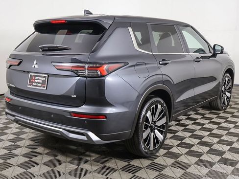 New 2025 Mitsubishi Outlander SE image 13