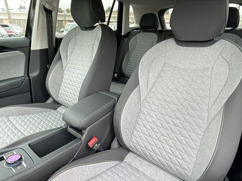 Certified 2025 Volkswagen Tiguan S FWD image 15