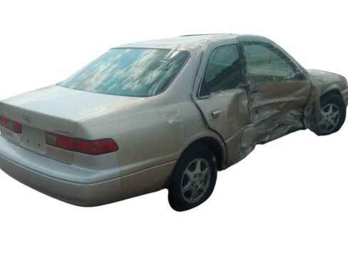 Used 1998 Toyota Camry LE FWD image 5