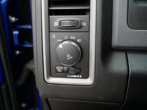 Used 2015 RAM 1500 Express image 26